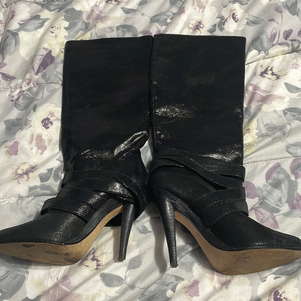 Used knees boots in good condition